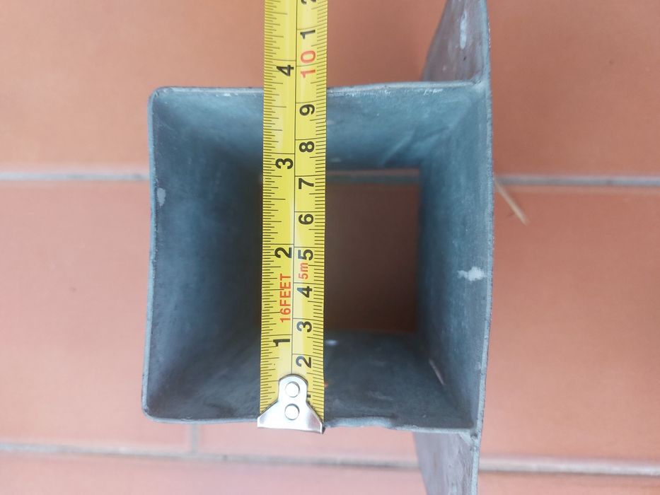 Base de metal para poste de madeira