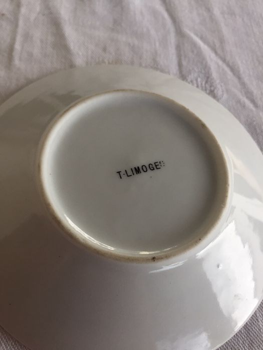 Mini talerzyk stylizowany  syg. T.Limoges