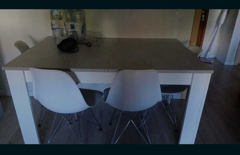 Mesa extensivel e cadeiras