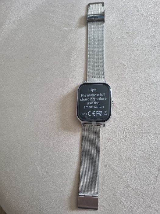 Smart watch złoty, różowy lub srebrny.
