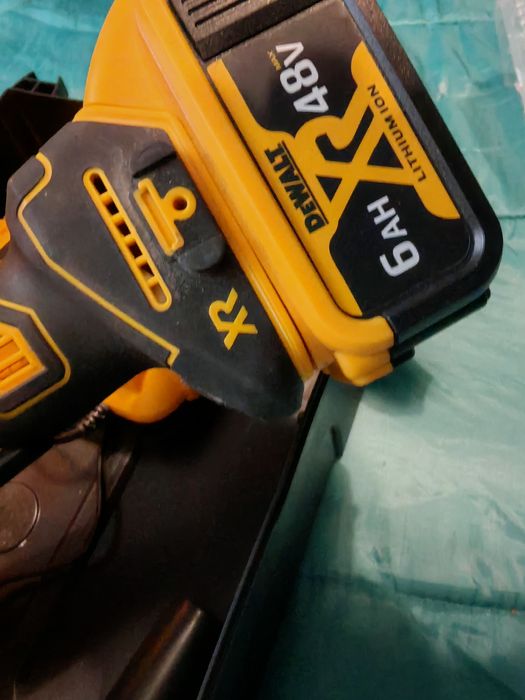 Болгарка акумуляторна DeWalt