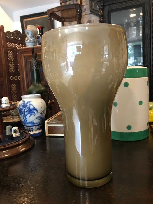 jarra antiga em vidro opalino