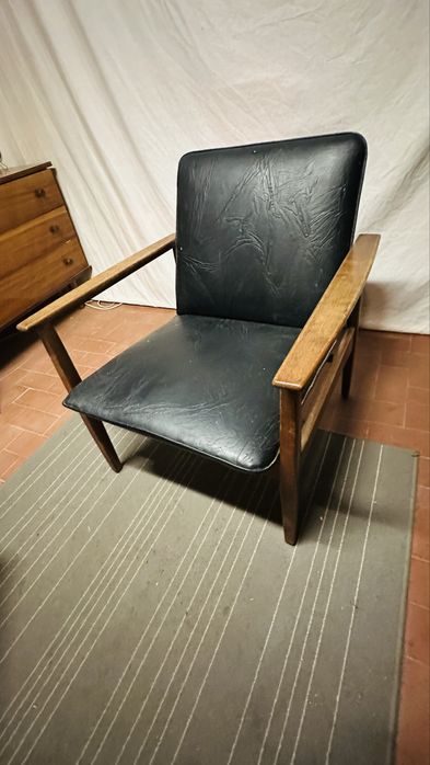 Cadeirão vintage + apoio de pés – anos 60