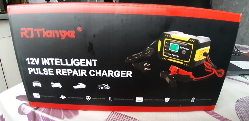 Автомобільний зарядний пристрій 6А/12В