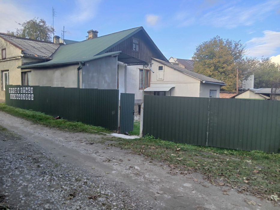 Продається половина будинку в місті Добромиль