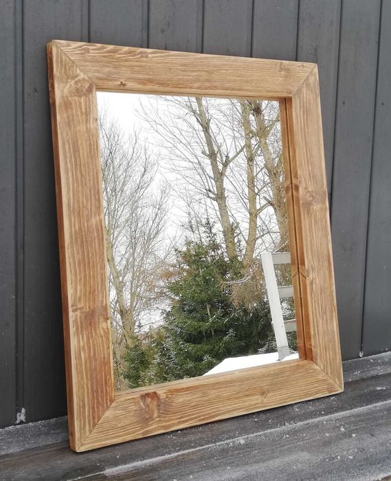 Lustro w drewnianej ramie na wymiar stare drewno