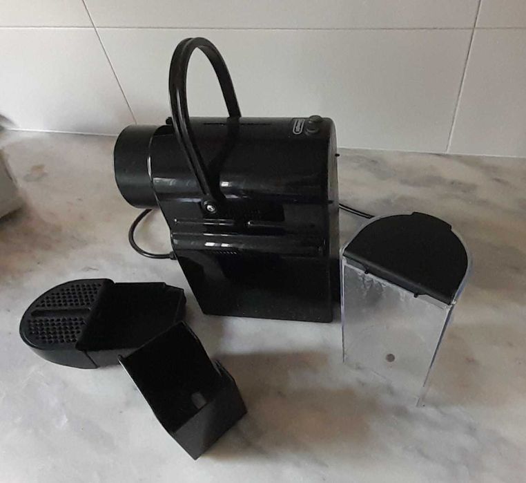 MAQUINA CAFÉ DELONGHI NESPRESSO INISSIA PRETO (AVARIADA)