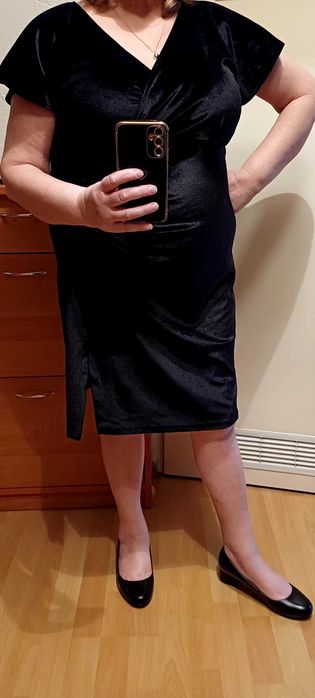 Elegancka czarna sukienka welurowa KARKO roz.48