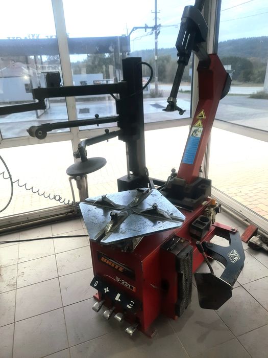 Шиномонтажний станок автомат з допоміжною рукою