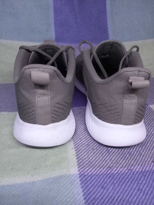 46(29,5) Adidas кросівки