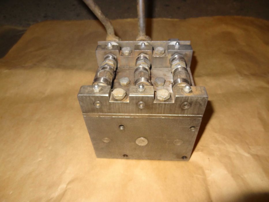 Rozdzielacz hydrauliczny nowy