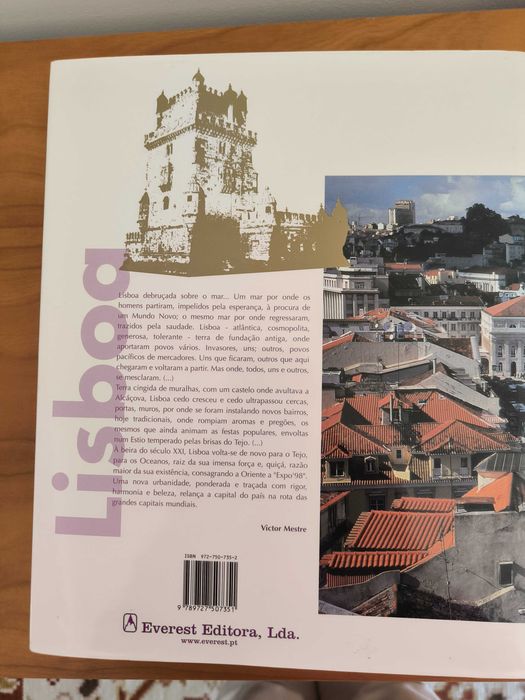 Livro trilingue sobre Lisboa