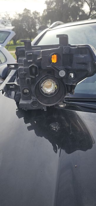 Farois de Nissan navara  2016