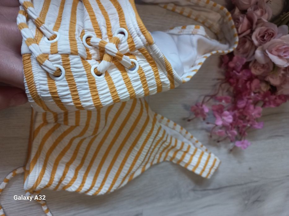 Biustonosz kąpielowy M