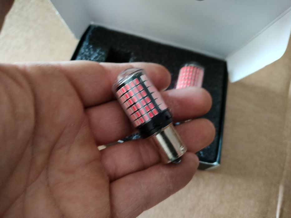 Żarówki czerwone Led P21W