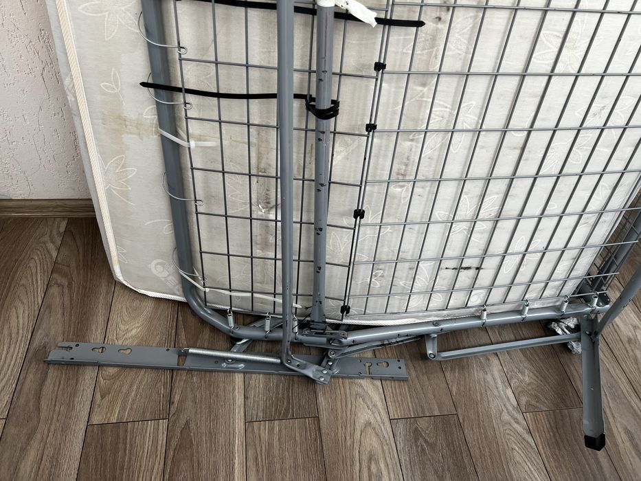 Металическая сетка с матрасом