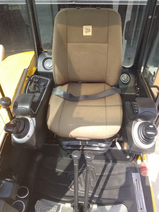 Mini giratória escavadora JCB 5T (1671 h)