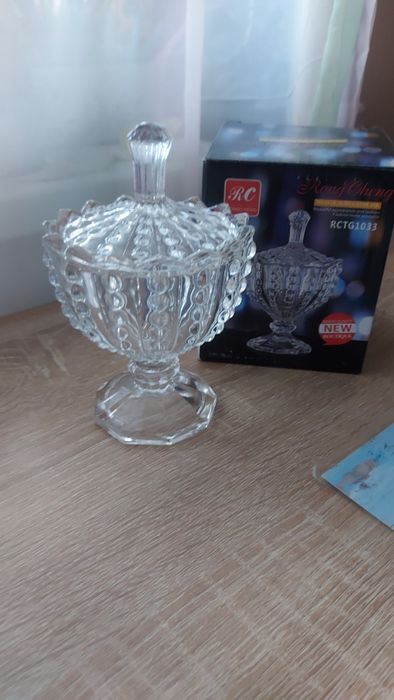 Миниатюрная сахарница.