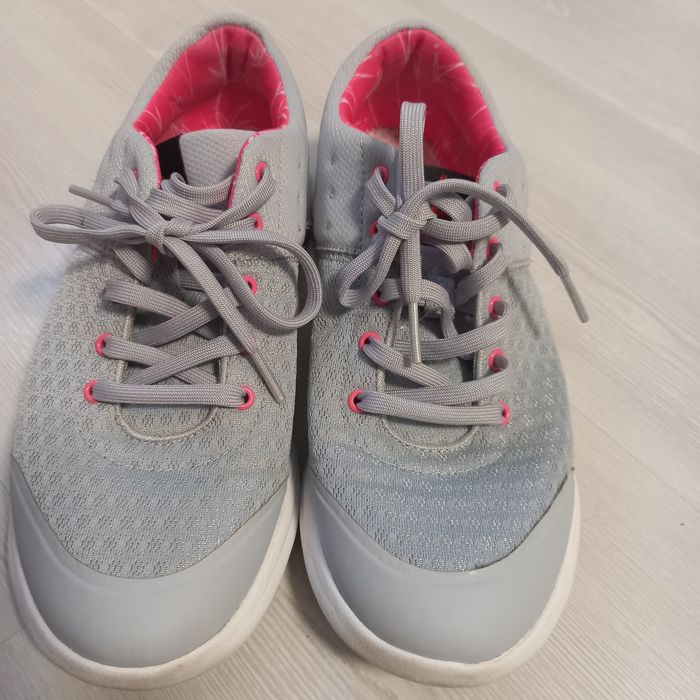 Кроссовки,синие и белые, очень хорошего качества