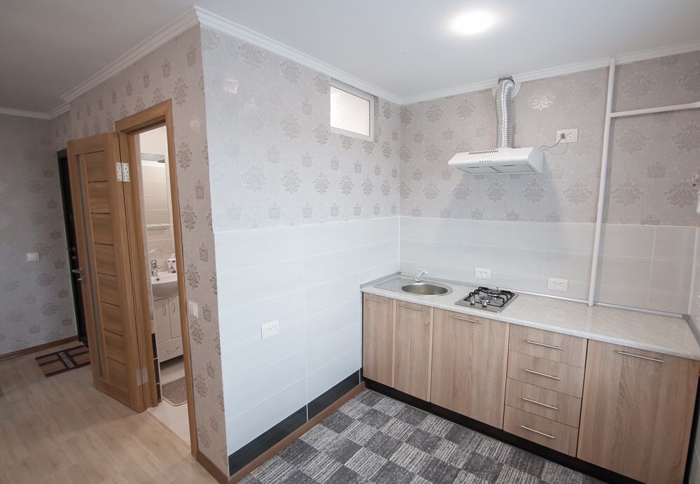 Сдам посуточно 1-о и  2-ох комнатную квартиру возле басейна,житло