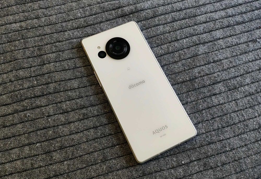 Компактный смартфон Sharp AQUOS S52D 6.39IGZO+OLED 240Гц, 2SIM, NFC