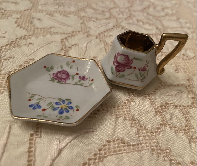 Chávena de coleção em miniatura