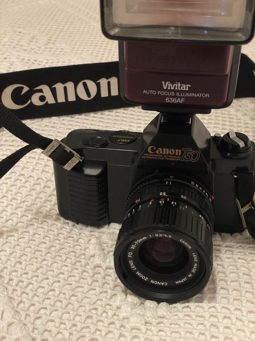 Máquina Canon T50 + Flash Vivitar 636AF