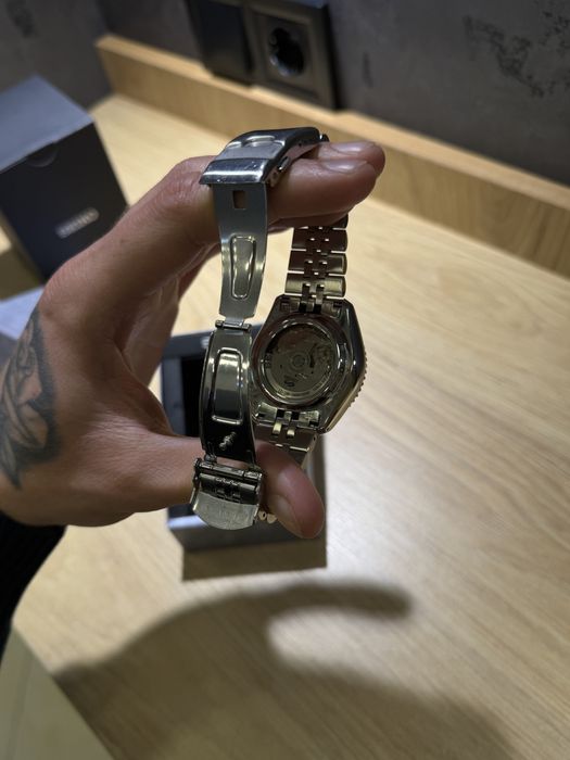 Наручные часы Seiko Sports 5 GMT