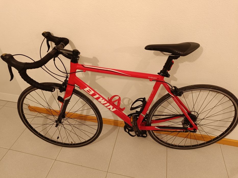 Bicicleta de Estrada, BTWIN Modelo Triban 3, Optimo para iniciantes.