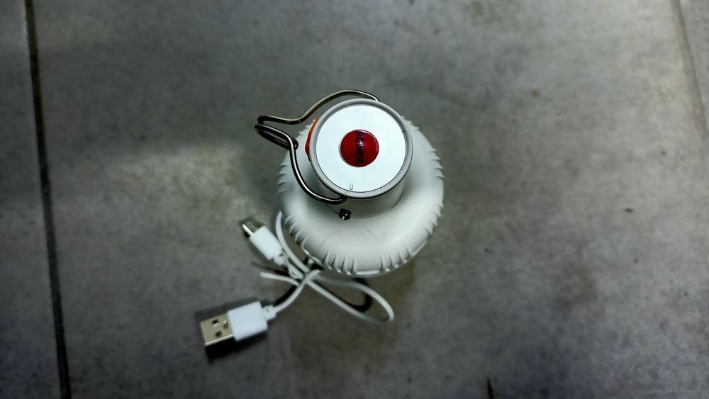 Lampka żarówka LED mała przenośna ładowana USB ok 500 lumenów
