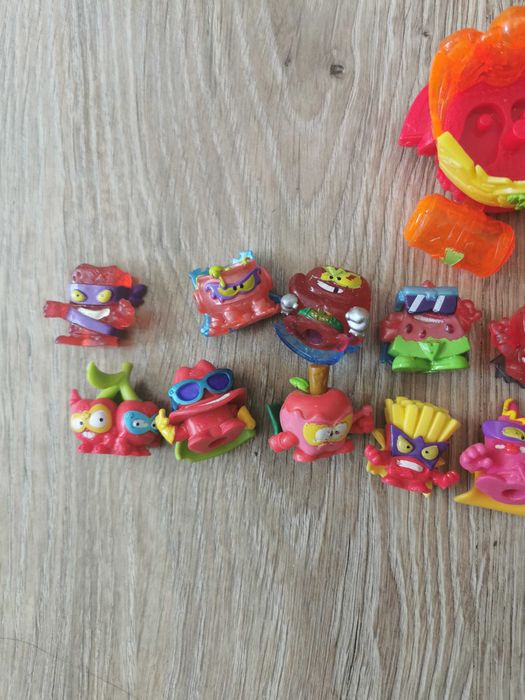 Zestaw czerwony super zings things 27 elementów pojazdy superkid