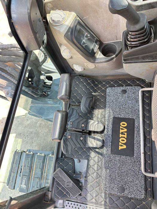 Escavadora Volvo EC60C 2014
