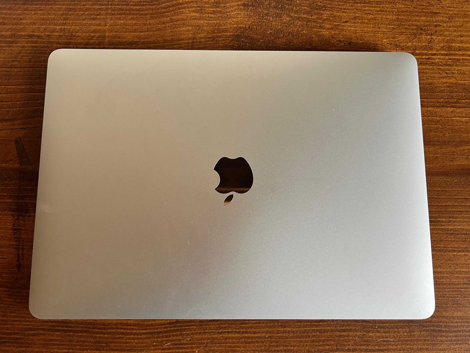 MacBook Pro 13,3” 2020 — i5 | 16 GB RAM | SSD 1 TB - pouco uso