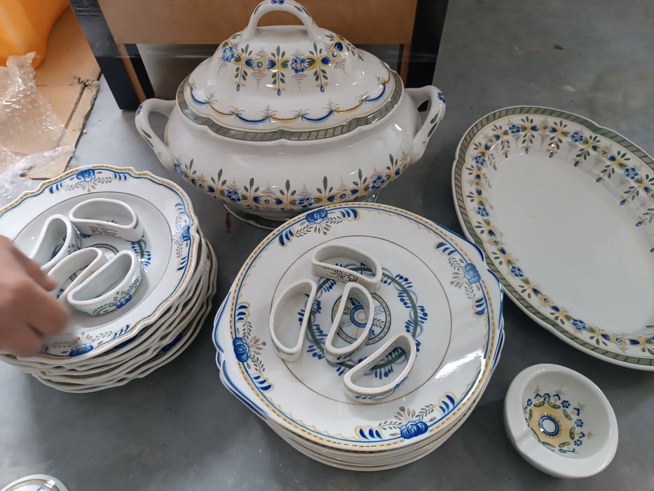 Viana do Castelo — Conjunto Completo c/ 8 Pratos + Terrina e Travessa | Pintado à Mão