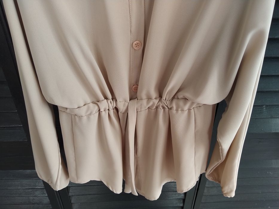 Blusa/Camisa Bege com detalhe franzido na Cintura - New Collection - Tamanho Único - Nova!