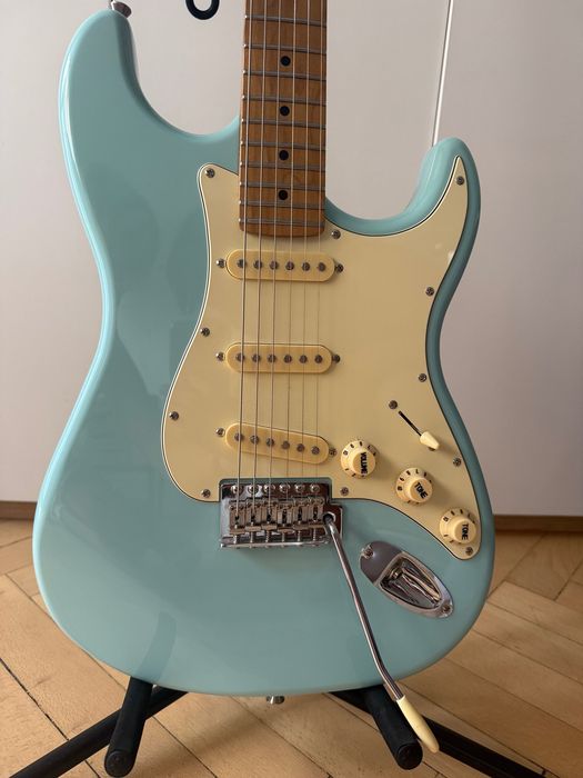 Gitara elektryczna JET Guitars JS-300 BL SSS