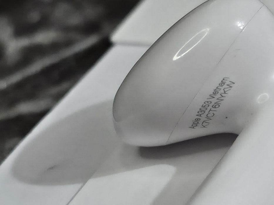 Продам AirPods 4 (оригінал)