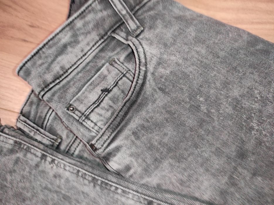 Spodnie męskie jeans Bershka 38