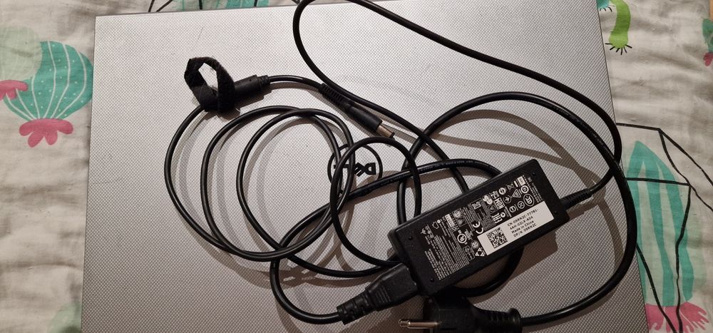 Laptop DELL inspiron 15 Seria 3000