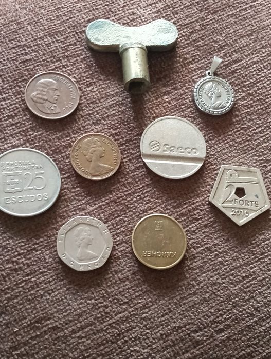 Lote de moedas e outros