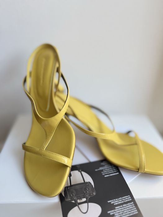 Босоніжки , туфлі