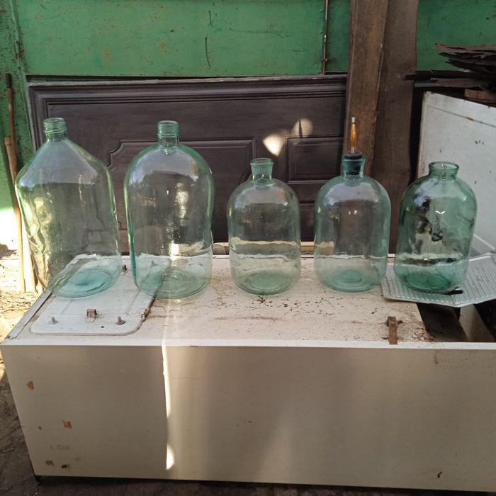 Продам бутыль 10 л, 20 л.