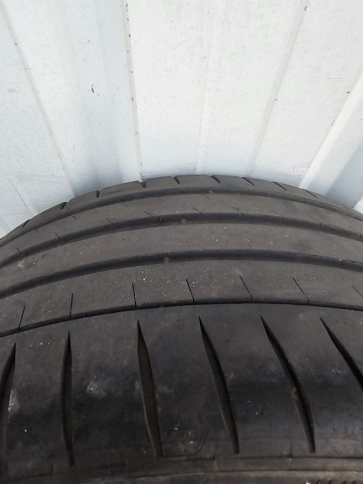 Pilot sport 4s 235/35r19