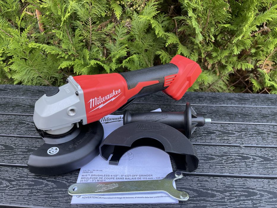 Безщіткова Кутова шліфувальна машинка  Milwaukee M18 2686-20, болгарка