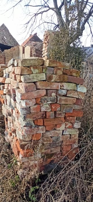 Cegła z rozbiórki stodoły