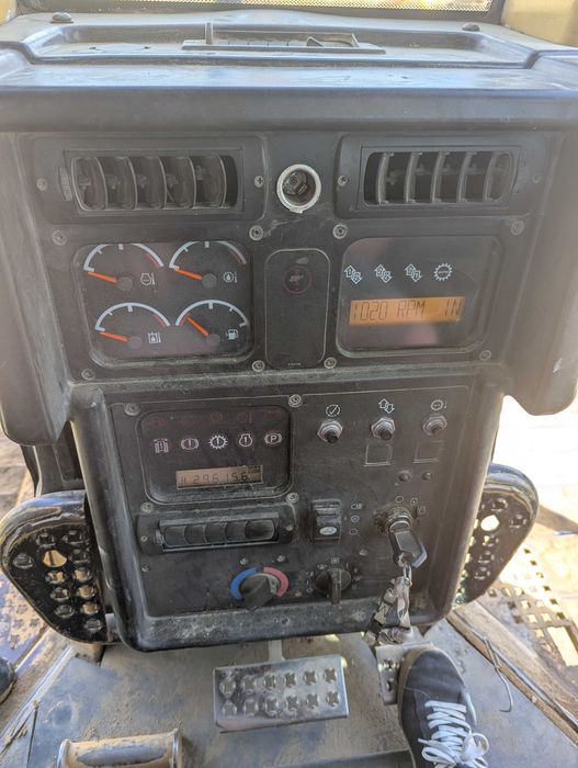 Spycharka gąsienicowa CAT D6 NXL