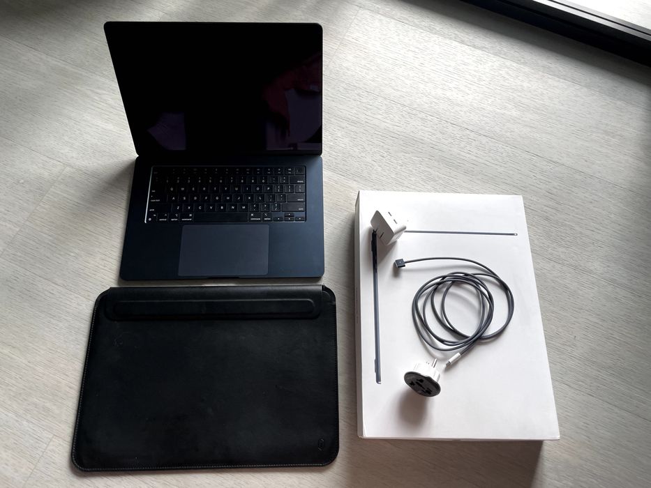 MacBook Air 15' m3 Midnight