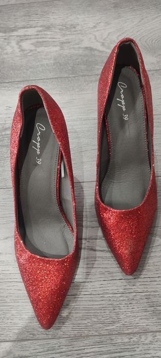 Szpilki z brokatem , buty na wysokim obcasie Piękne