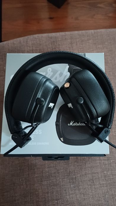 Vendo auscultadores Marshall Major

IV, em excelente estado.

Som pote