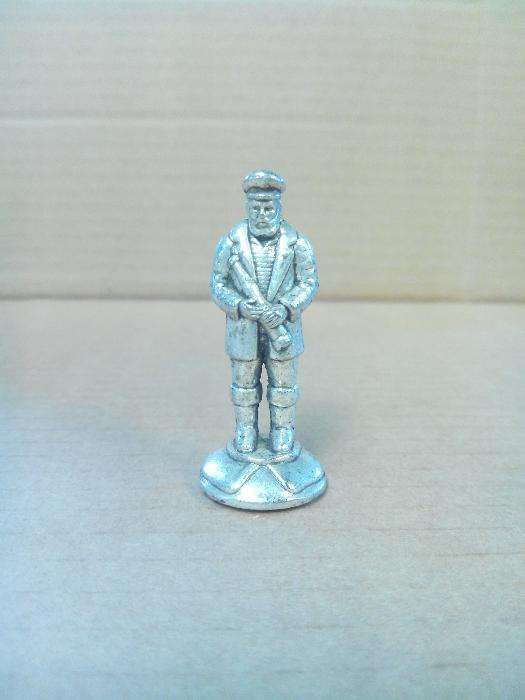 figuras em metal